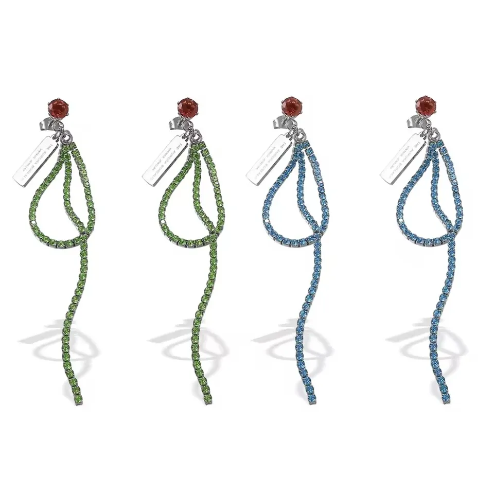 Náušnice stovky osobností z nerezové oceli